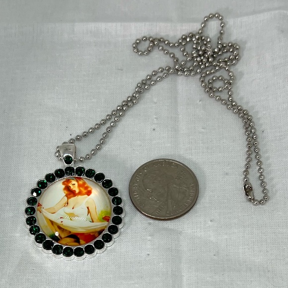 Retro handmade Vintage Pinup Necklace surrounded in Gorgeous Green CZ Stones - Picture 13 of 13